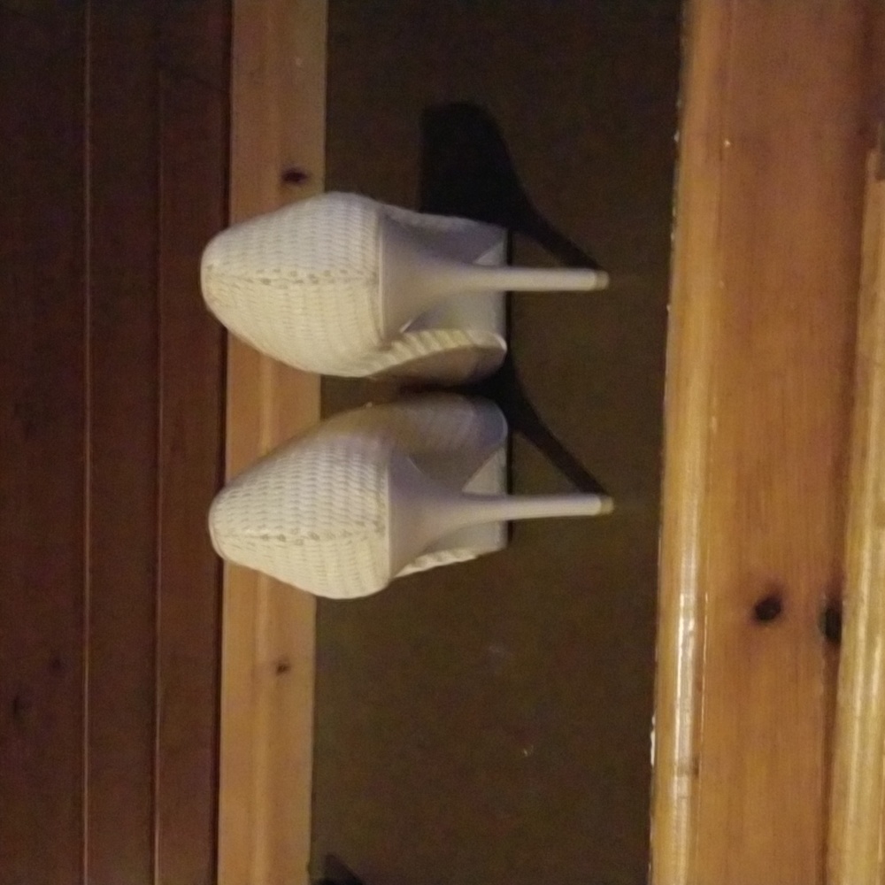 Shoe - Picture 2 of 3